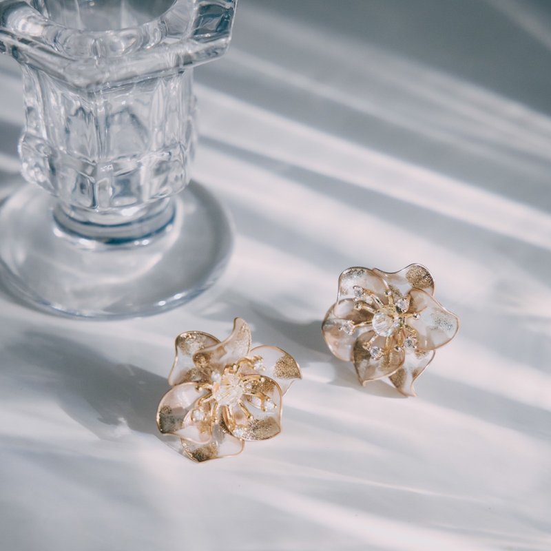 【珊瑚海-迷幻金】贴耳式耳环 | 水晶花饰品 | 新娘饰品 - 耳环/耳夹 - 树脂 多色