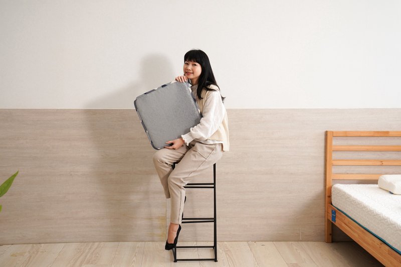 格纹透气坐垫 适用于汽车座椅、办公座椅 - 枕头/抱枕 - 其他材质 灰色