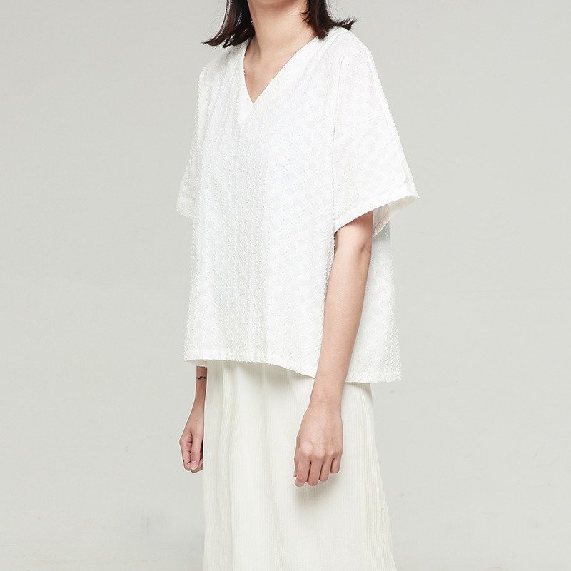 白色 肌理後綁帶廓形上衣 全棉制 無敵美貌肌理紋樣 滾哥美出新高度  | vitatha 番塔塔原創設計獨立女裝品牌 - 女装上衣 - 棉．麻 白色