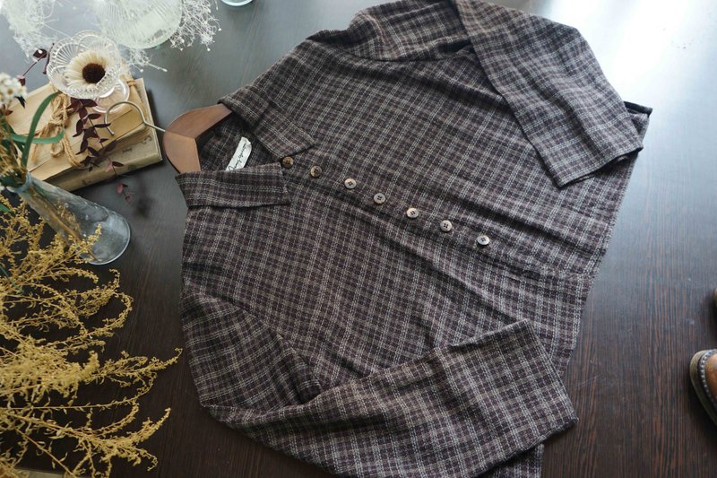 寻宝古着-深棕咖啡白格子短版木扣复古衬衫 - 女装衬衫 - 聚酯纤维 咖啡色