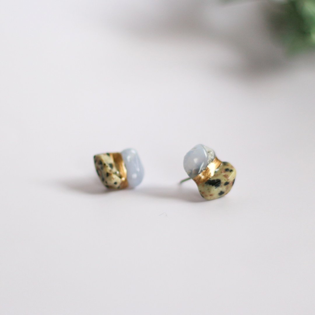 Kintsugi Natural Stone Earrings Clip-On / Dalmatian Jasper, Blue Lace Agate Blue / Dot Pattern - 耳环/耳夹 - 半宝石 蓝色