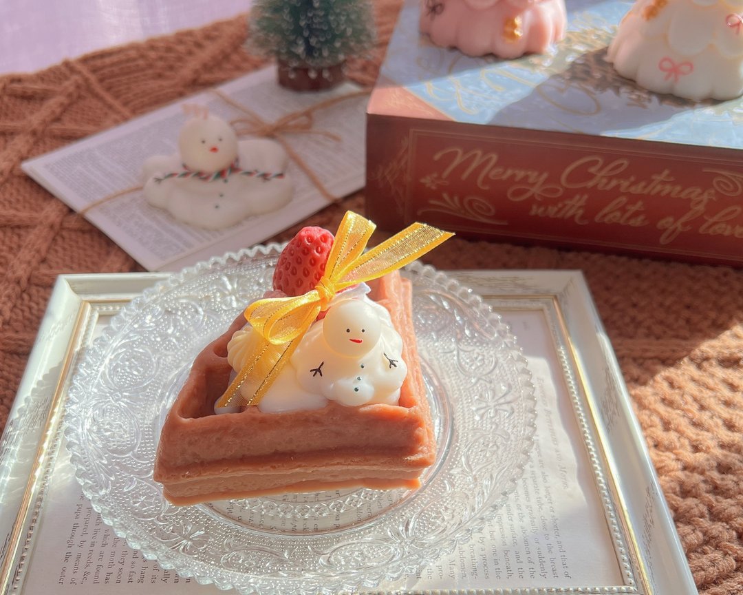 圣诞礼物 雪人草莓松饼香氛蜡烛 圣诞蜡烛 定制化礼物 圣诞礼盒 - 蜡烛/烛台 - 蜡 
