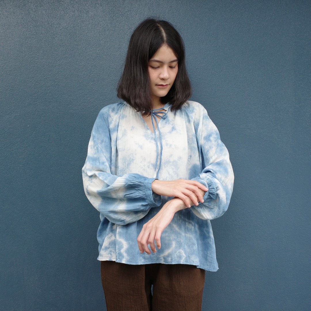 sky blouse with bow neck / natural indigo dye / 100% soft cotton - 女装上衣 - 棉 蓝色