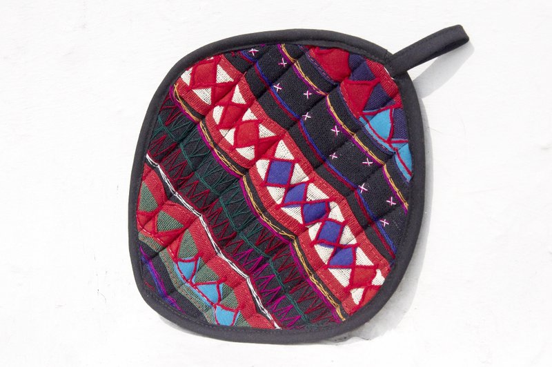 圣诞礼物 交换礼物 圣诞市集 限量一件/手感织布锅垫/编织感锅垫 / Boho民族风隔热垫 / 手工刺绣锅垫 / 手工刺绣餐垫 - 彩色刺绣拼布锅垫 - 餐垫/桌巾 - 棉．麻 多色