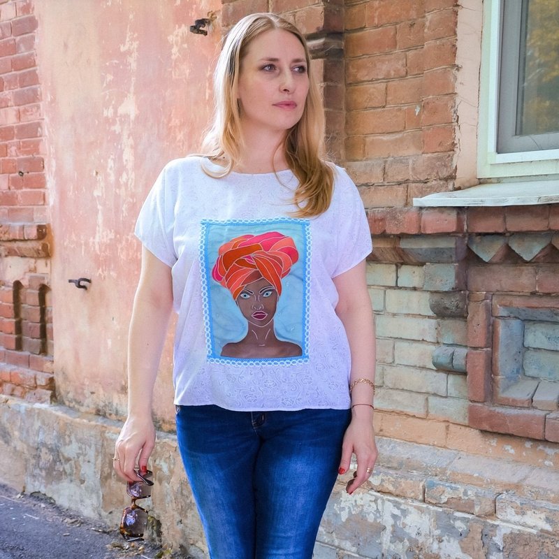 Hand Painted White Cotton Trend Tunic African Woman Portrait Oversized T-shirt - 女装衬衫 - 棉．麻 白色