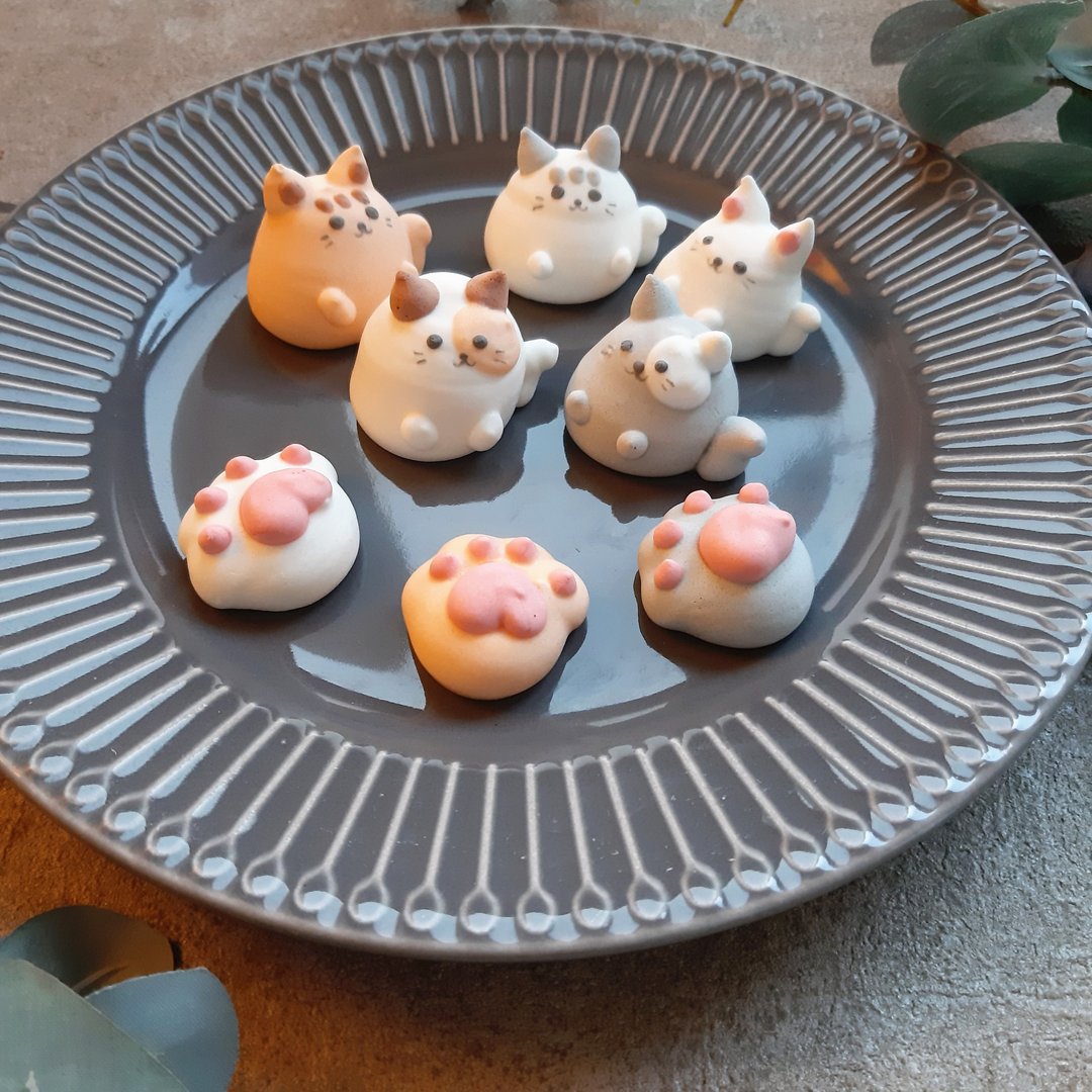 猫咪和猫掌马林糖 - 蛋糕/甜点 - 新鲜食材 白色