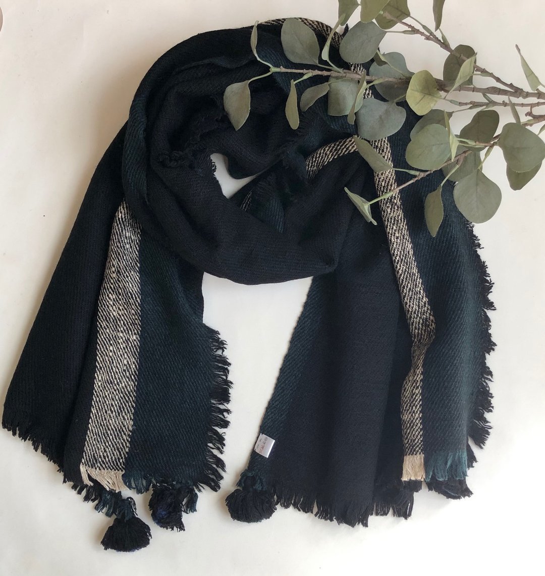 Hand weaving shawl Yak wool X raw silk - 丝巾 - 羊毛 黑色