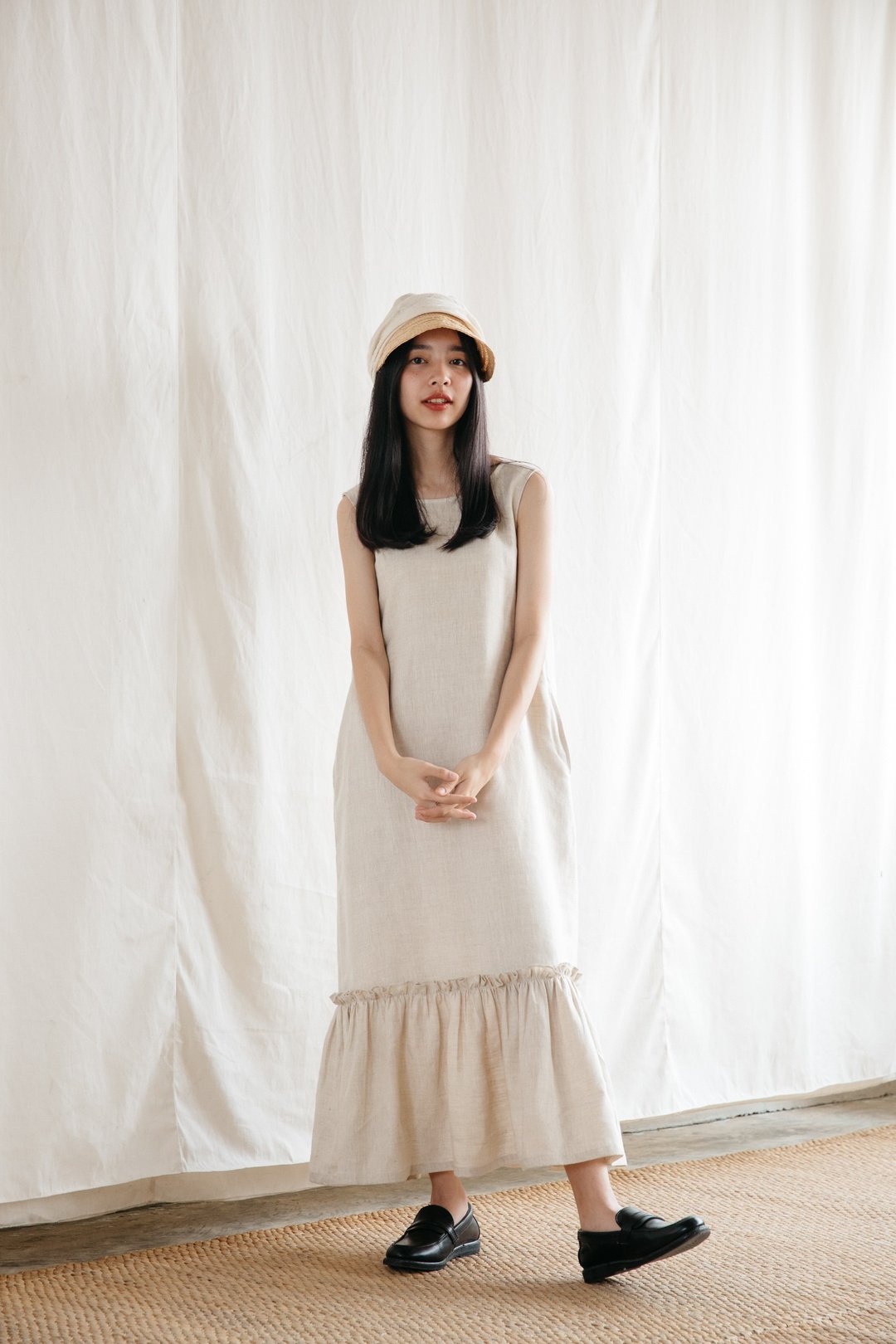 Sleeveless dress with poplin frills in Natural - 洋装/连衣裙 - 棉 卡其色