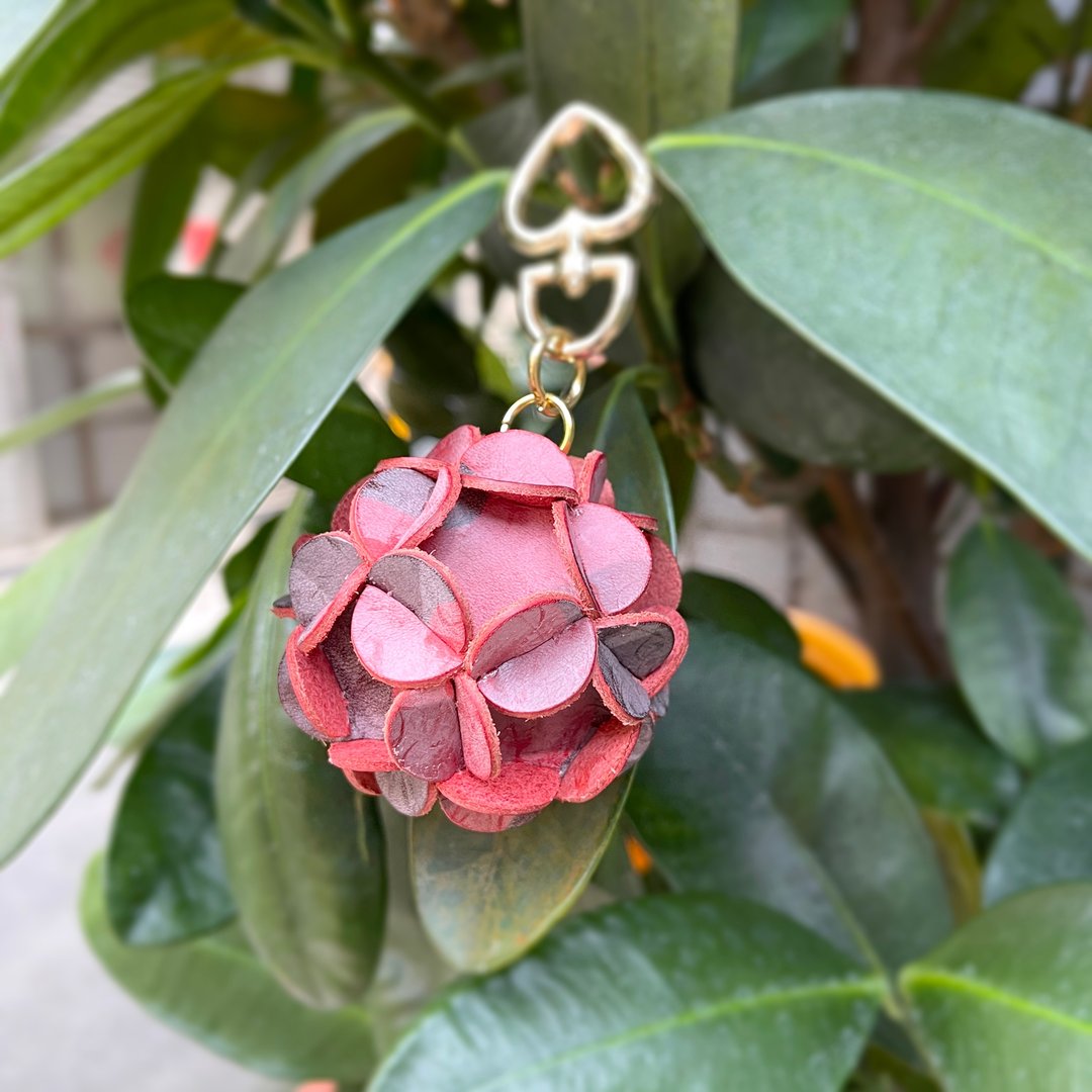 雾蜡迷彩牛皮绣花球球钥匙圈 -俏丽红 婚礼小物 挂饰 吊饰 - 钥匙链/钥匙包 - 真皮 红色
