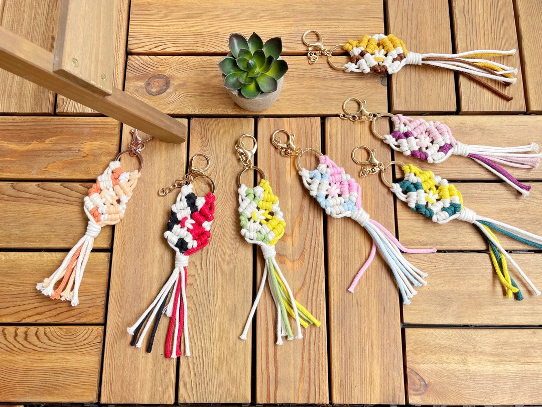 配色钥匙圈挂饰【Macrame keychain kit 】材料包 - 编织/刺绣/羊毛毡/裁缝 - 棉 