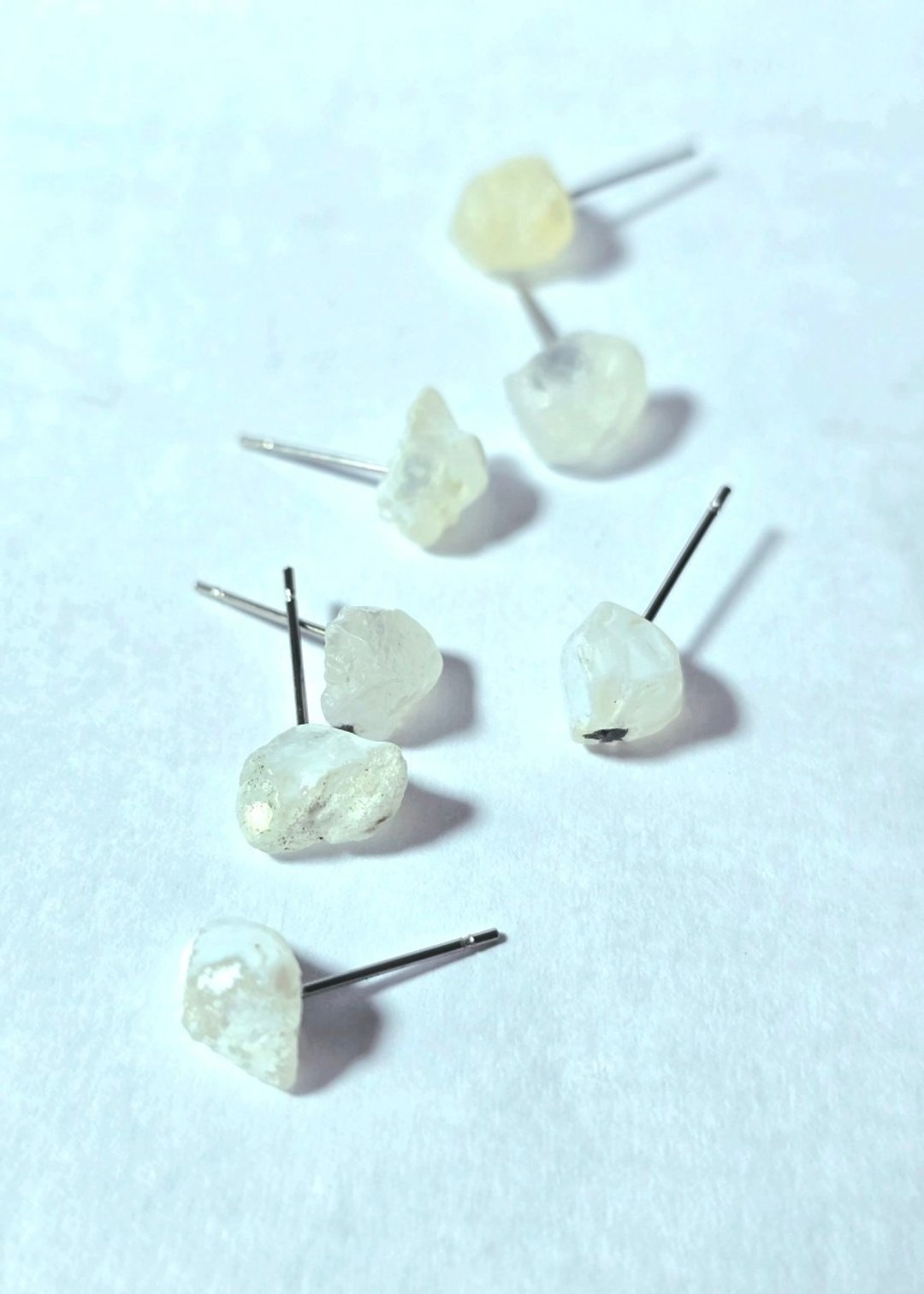珀。天然海洗白玉髓 耳针 简约 - 耳环/耳夹 - 玉石 白色
