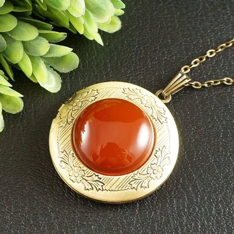 红玉髓铜制相片坠饰项链 黄铜圆形坠饰项链 珠宝饰品 - 项链 - 半宝石 红色
