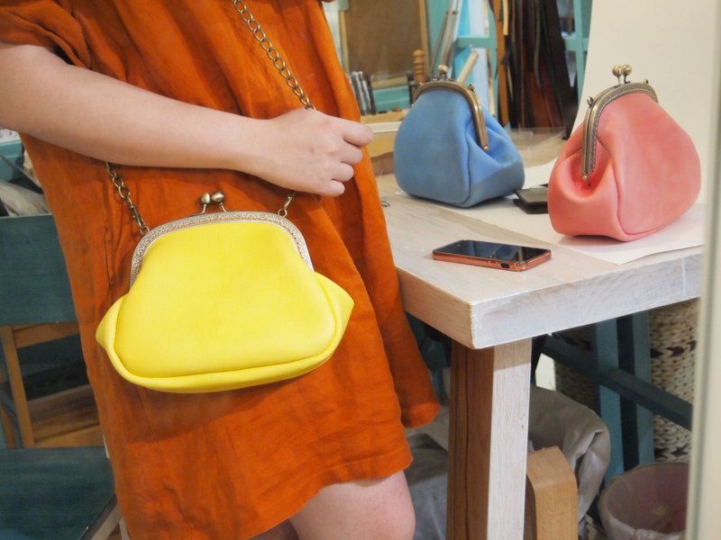 手缝复古皮革口金包手袋 侧背包 手拿包 粉黄色 - 手拿包 - 真皮 黄色