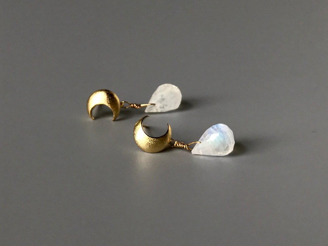 Moonstone Oborotsuki Earrings [Moonlight] Gemstone quality AA ++ - 耳环/耳夹 - 半宝石 金色