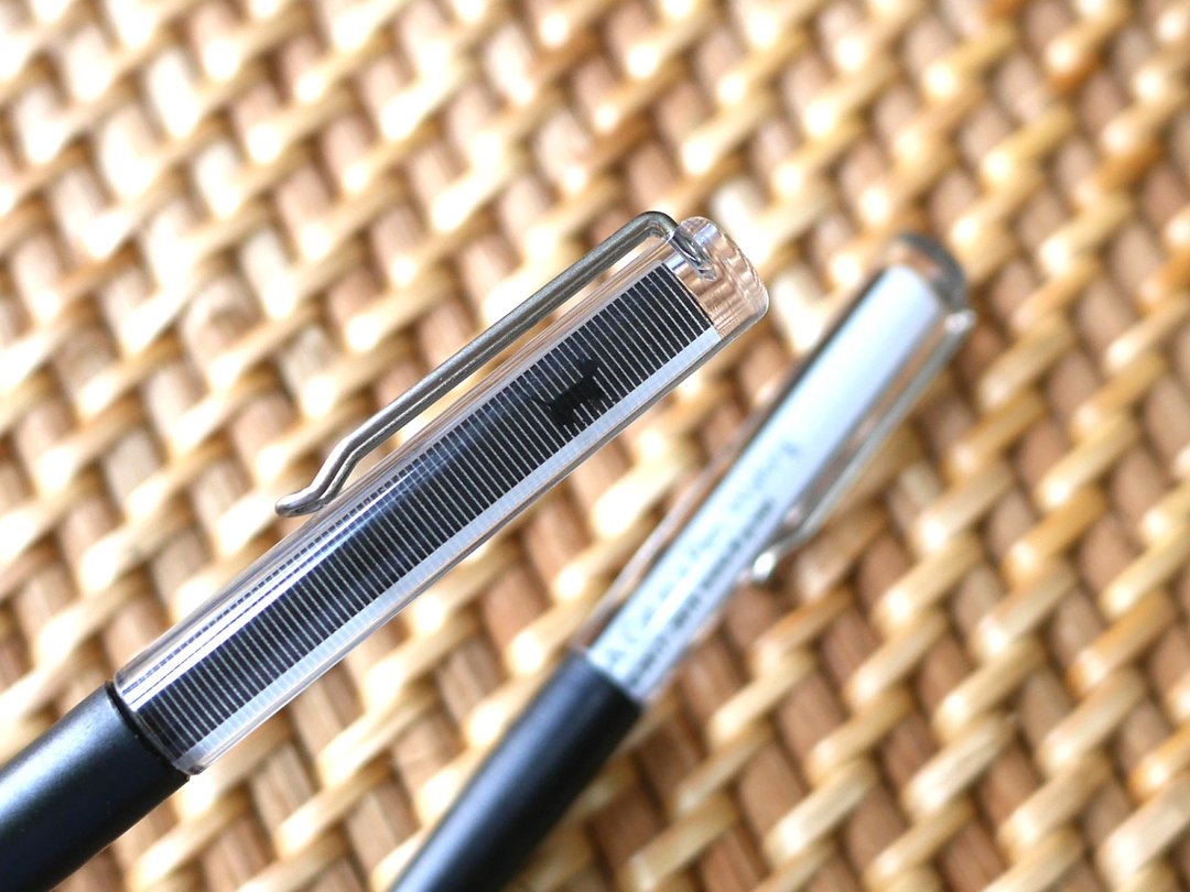 A Cat in a Pen, Walking / Animation Floating Pen - 其他书写用品 - 塑料 黑色