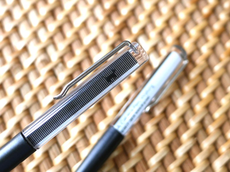 A Cat in a Pen, Walking / Animation Floating Pen - 其他书写用品 - 塑料 黑色