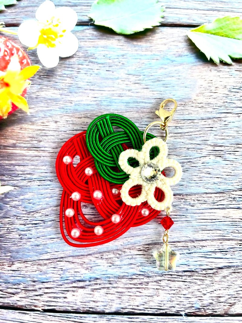 水引草莓吊饰 红绿白 蕾丝花与星形珠饰摇曳 淡路结护身符 - 吊饰 - 纸 红色