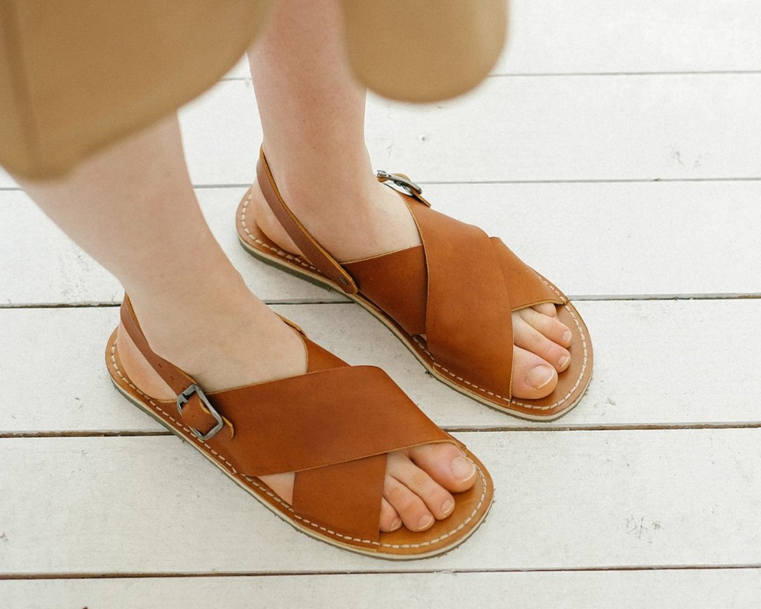Sandals, Flip-Flops, Leather Flats, Strappy Sandals, Casual Sandals, Flat Sandal - 男女凉鞋 - 真皮 咖啡色