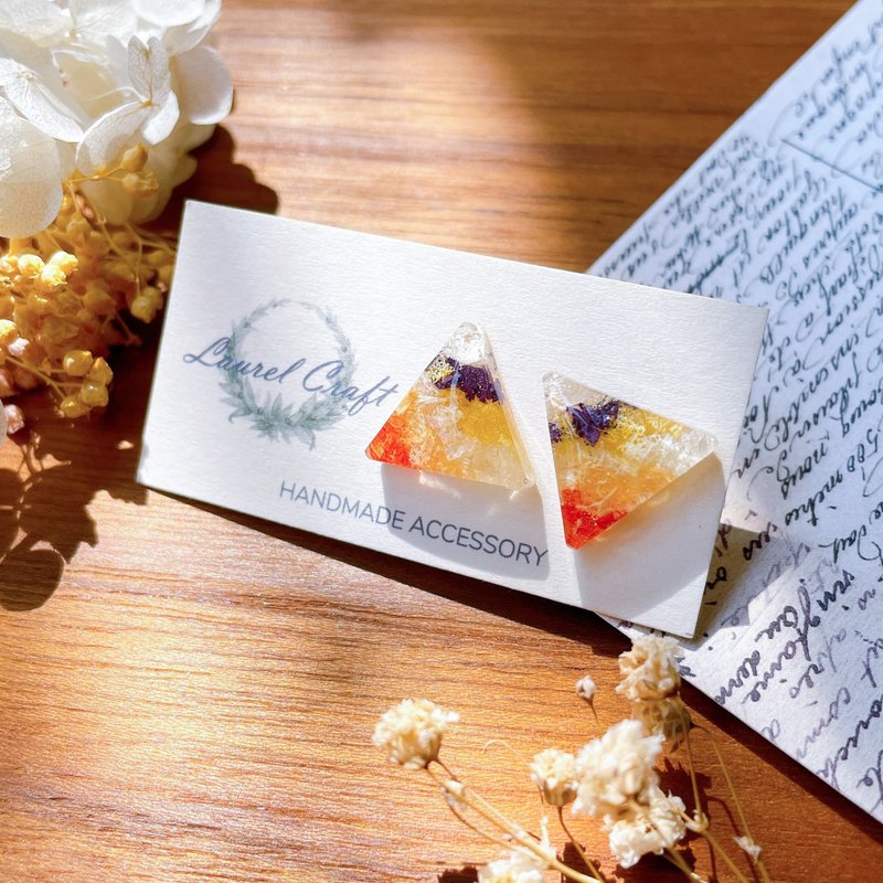 绣球花办 彩虹 透明三角款 925纯银针耳环/无痛耳夹 - 耳环/耳夹 - 植物．花 多色