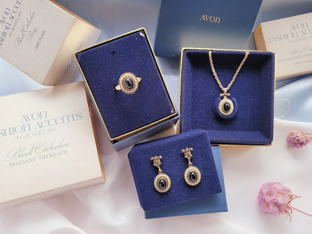 美国西洋古董饰品 / AVON 1973's广告款Black Cabochon Set套组~戒指.耳环.项链三件组 - 其他 - 其他金属 