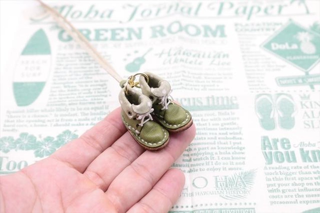 Necklace with small leather boots | Green tea lining - 项链 - 真皮 