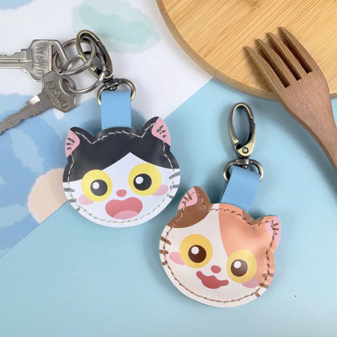 【插画家合作】壹号房 × 麦子庇护工场公益合作  猫咪吊饰 - 钥匙链/钥匙包 - 真皮 多色