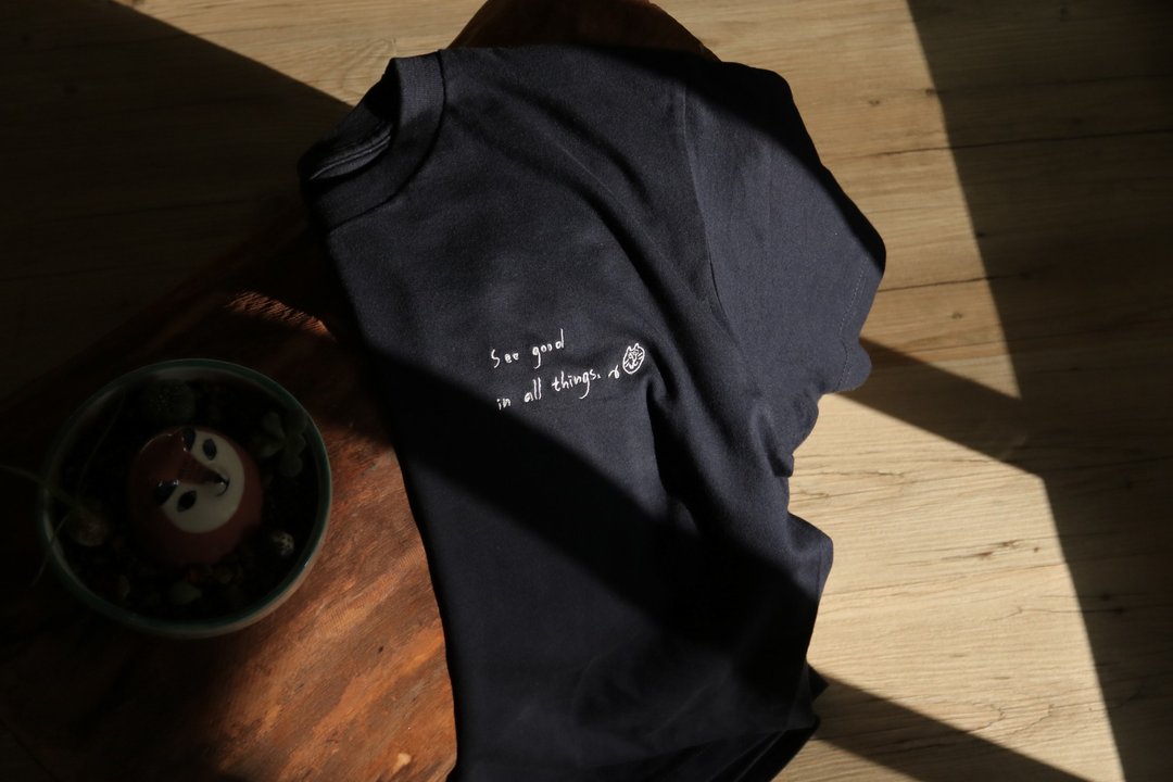 See good in all things. / 刺绣 短袖 上衣 - 女装 T 恤 - 棉 白色