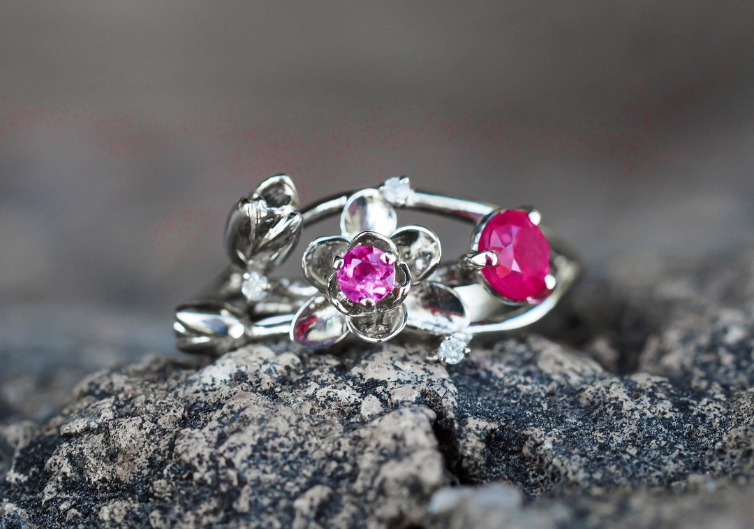 14 kt  gold ring with ruby and diamonds. Wild Orchid gold ring. - 戒指 - 贵金属 金色