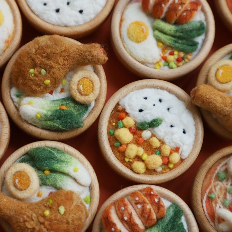 羊毛氈手作 晚餐系列  燒鵝飯炸雞腿飯咖喱飯 手工磁鐵/冰箱貼 - 胸针 - 羊毛 红色