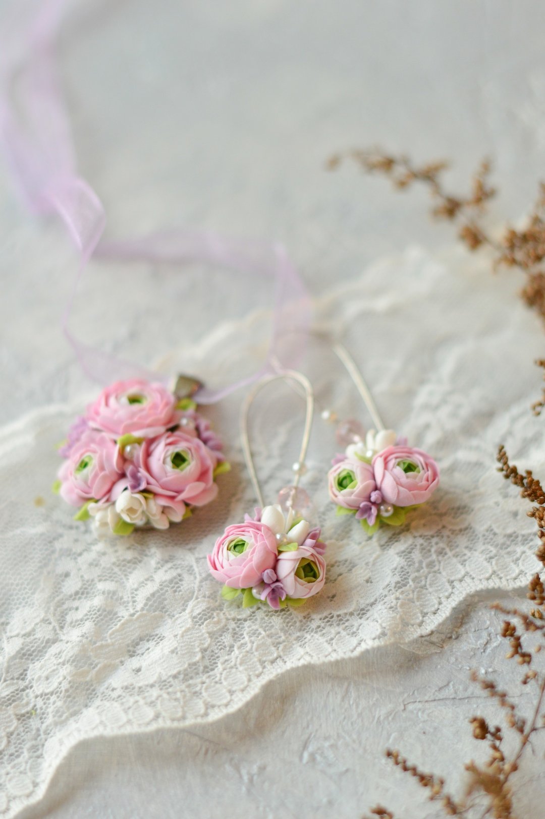 Set of jewelry with ranunculus, lilac and freesia - 胸针 - 其他材质 