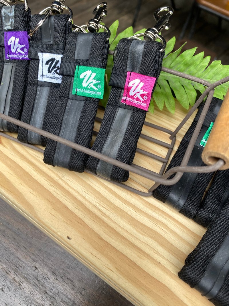 环保单车内胎钥匙圈 Recycled cycling tube key ring - 钥匙链/钥匙包 - 防水材质 黑色