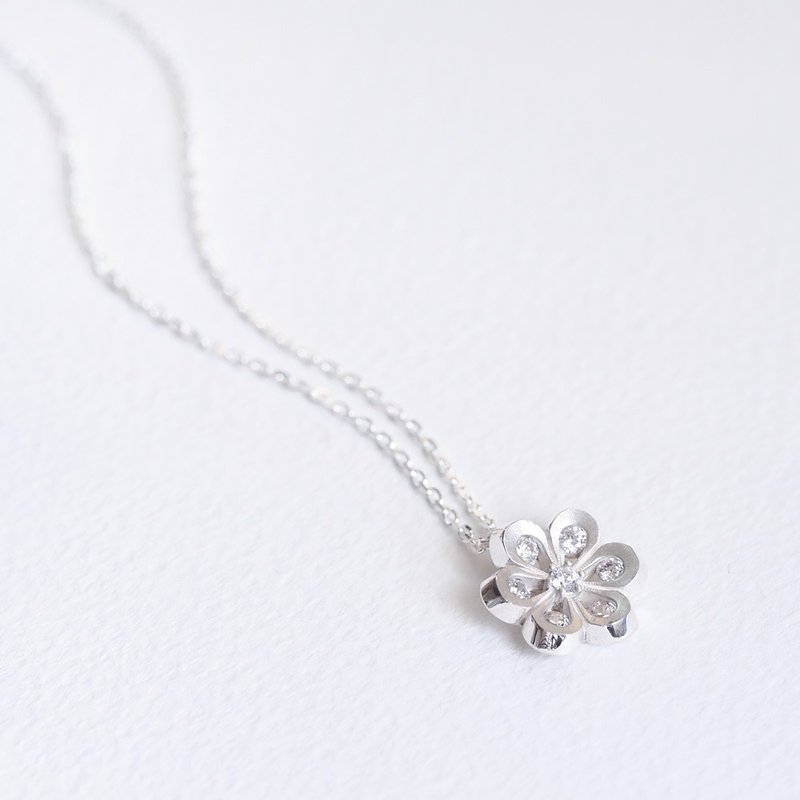 Stone Flower Necklace Silver 925 - 项链 - 其他金属 银色