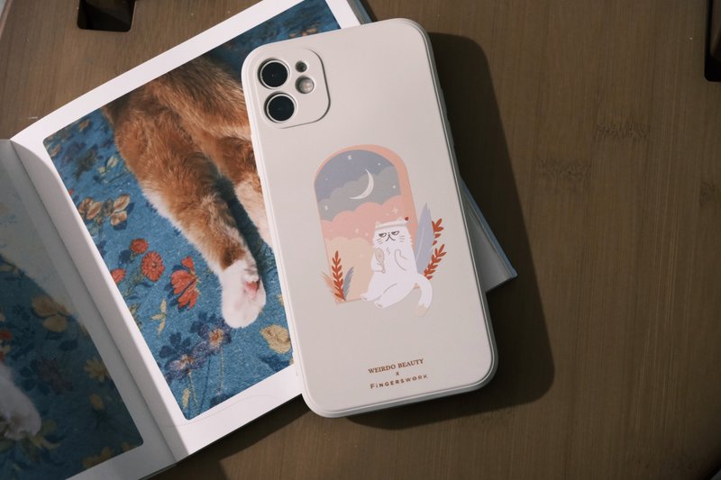 燕麦色 厌世美猫女 iPhone Case - 手机壳/手机套 - 塑料 卡其色