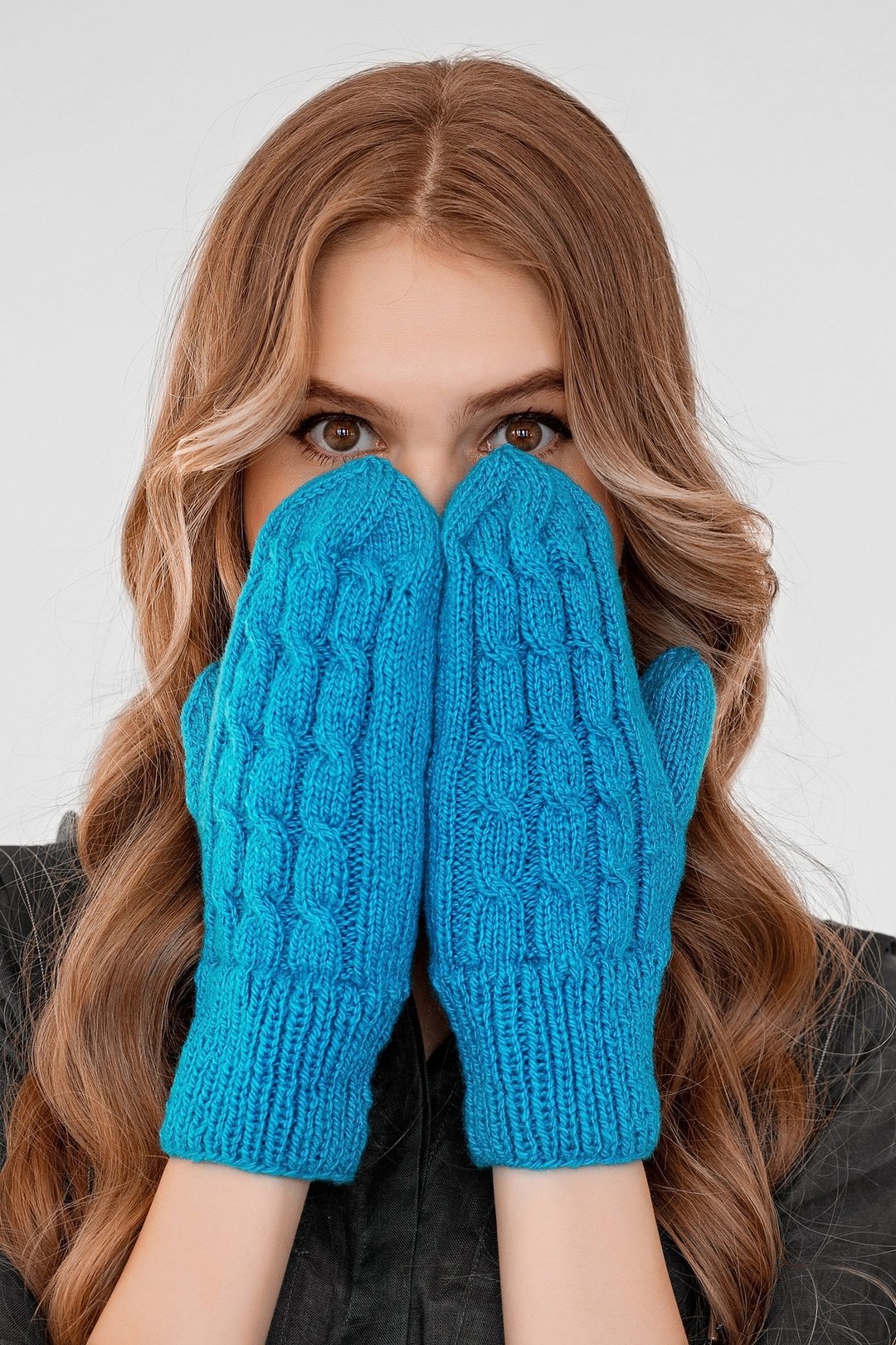 Blue mittens adorned with braid pattern. Hand knitted. - 手套 - 羊毛 蓝色