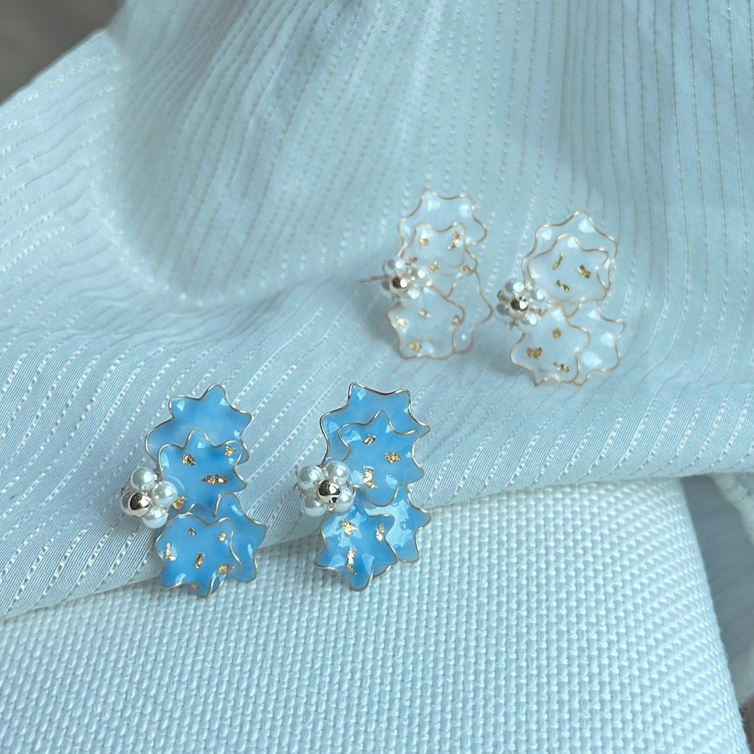 【Blue】翩翩 - 手作树脂水晶花耳环 无痛耳夹 uv饰品 - 耳环/耳夹 - 其他材质 蓝色