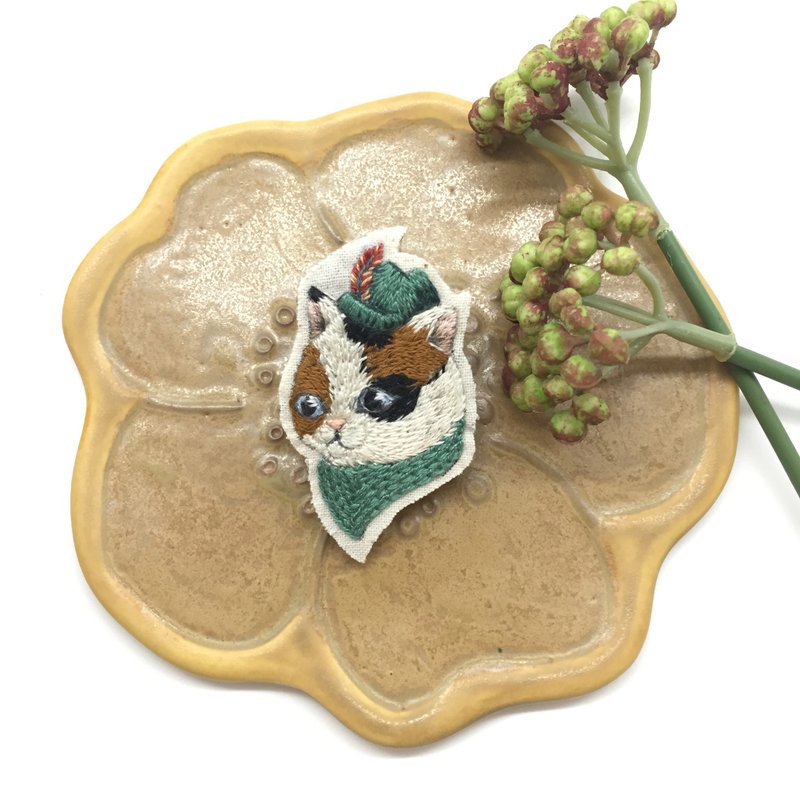 Tearoom I 猫咪菲利普刺绣胸针 - 胸针 - 绣线 绿色