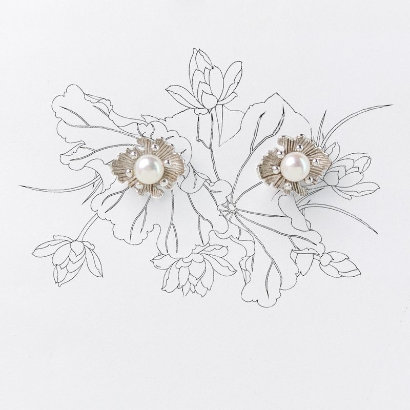 S925纯银 繁花系列 La guardia 山荷叶花 默默守护的纯净初心 - 耳环/耳夹 - 珍珠 