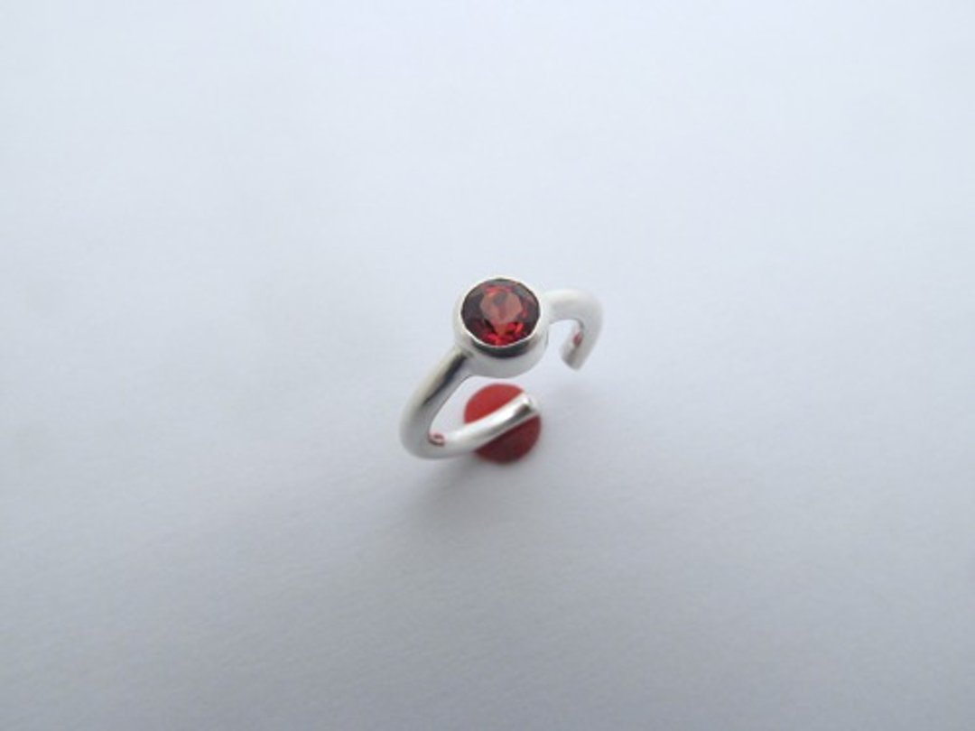 Garnet ear cuff - 耳环/耳夹 - 纯银 