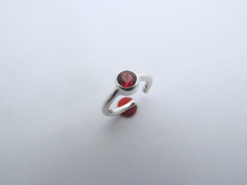 Garnet ear cuff - 耳环/耳夹 - 纯银 