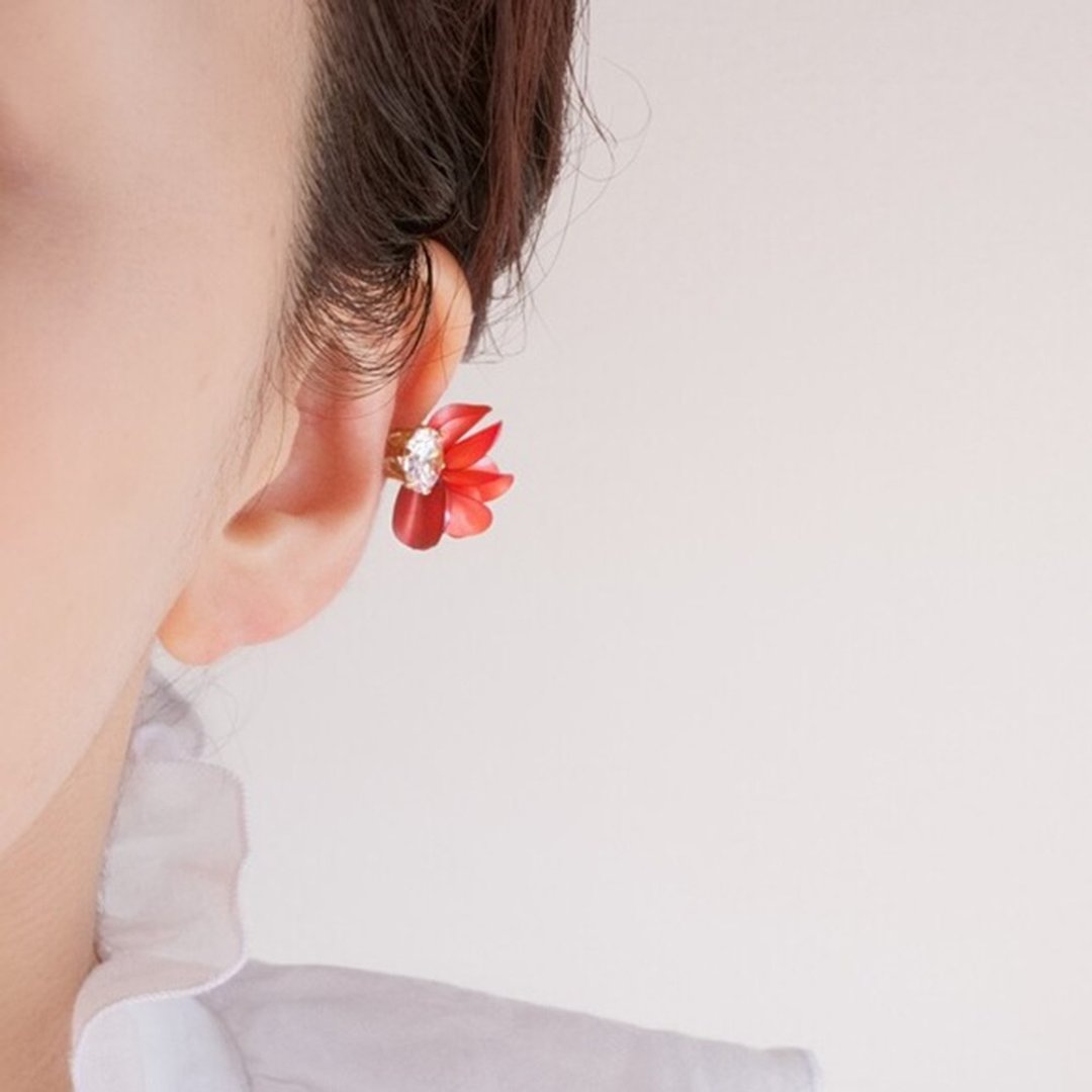 Flower-blooming frilled ear cuff | Red - 耳环/耳夹 - 其他金属 红色