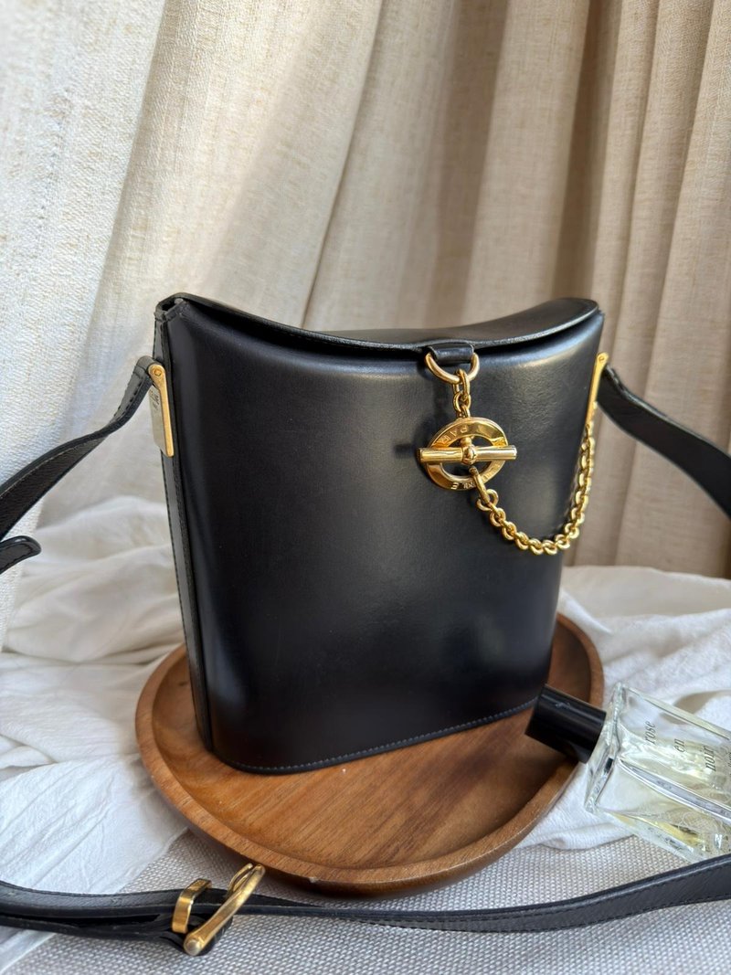 稀有中古包 Celine Vintage 黑色金环怀表链开关薯条包 - 侧背包/斜挎包 - 真皮 