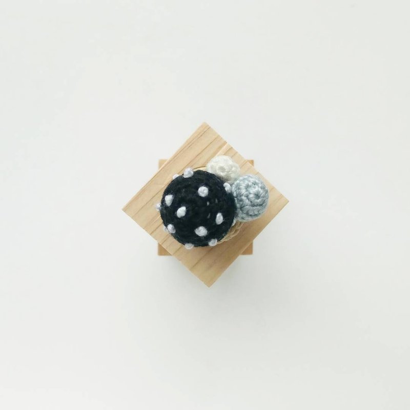 黑白波点钩织钮扣盖 - 其他 - 棉 黑色