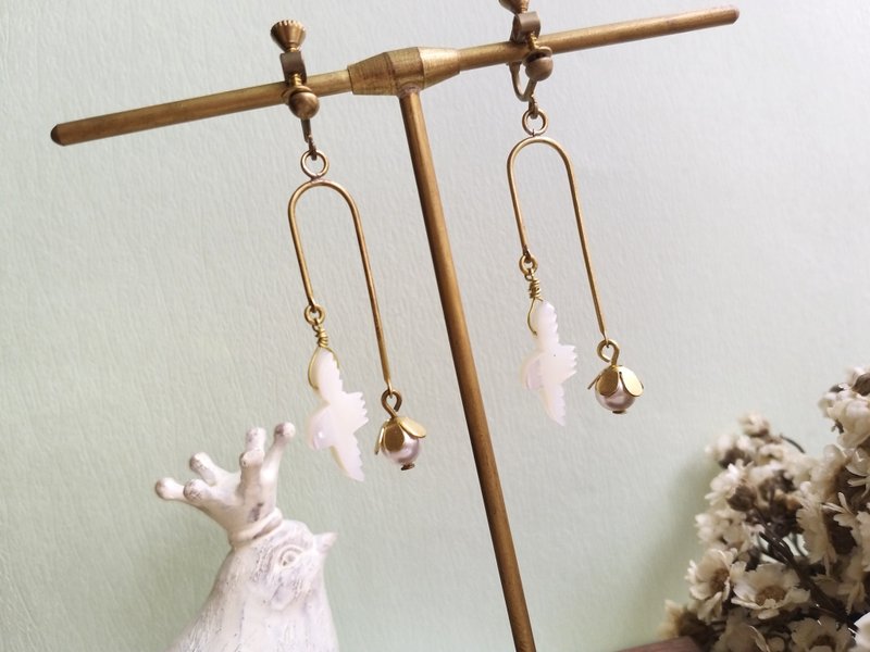 -花鸟之间-贝壳小鸟黄铜耳环 - 耳环/耳夹 - 其他金属 绿色