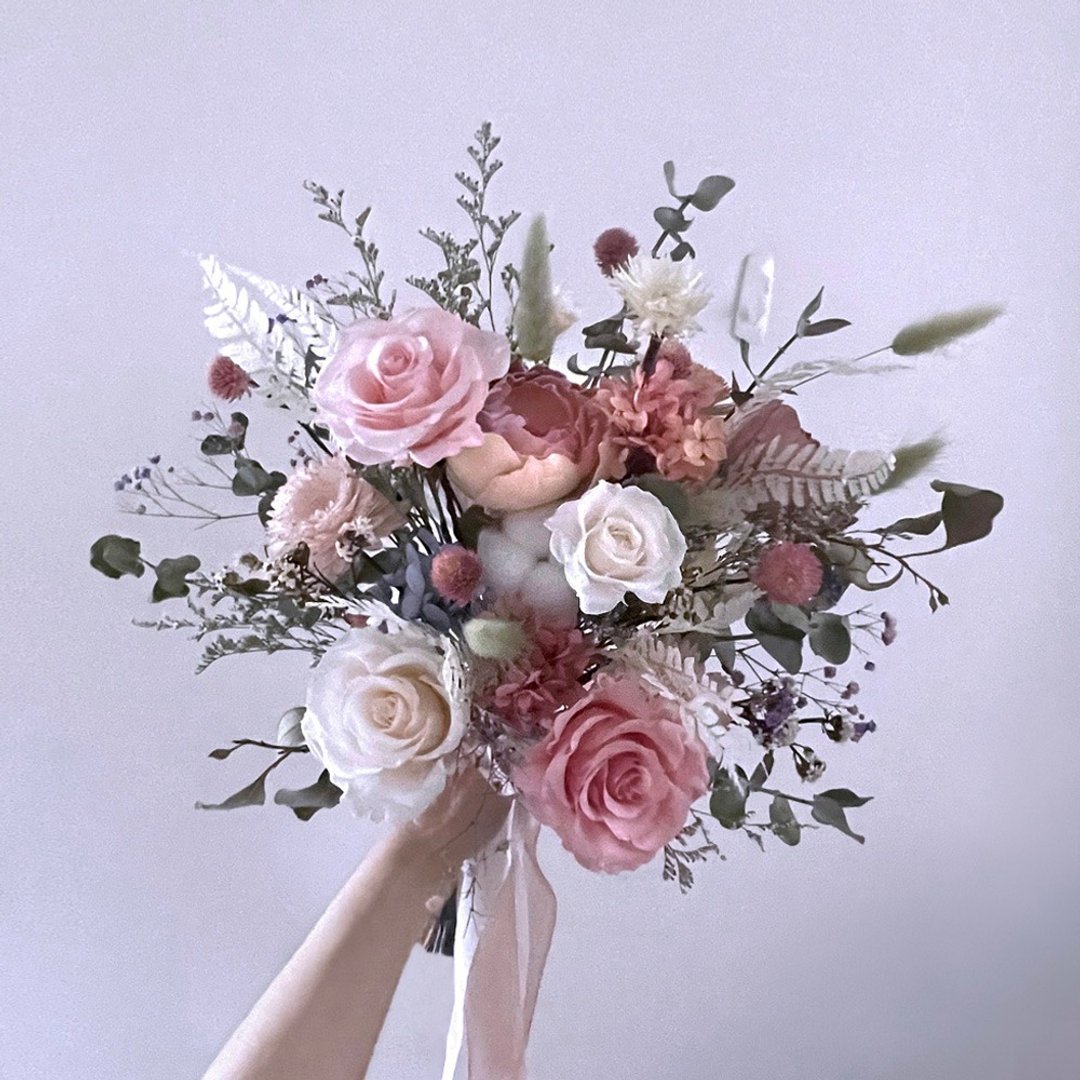 甜美粉白微紫色不凋玫瑰绣球捧花─婚礼婚纱照外拍新娘捧花 - 干燥花/捧花 - 植物．花 粉红色
