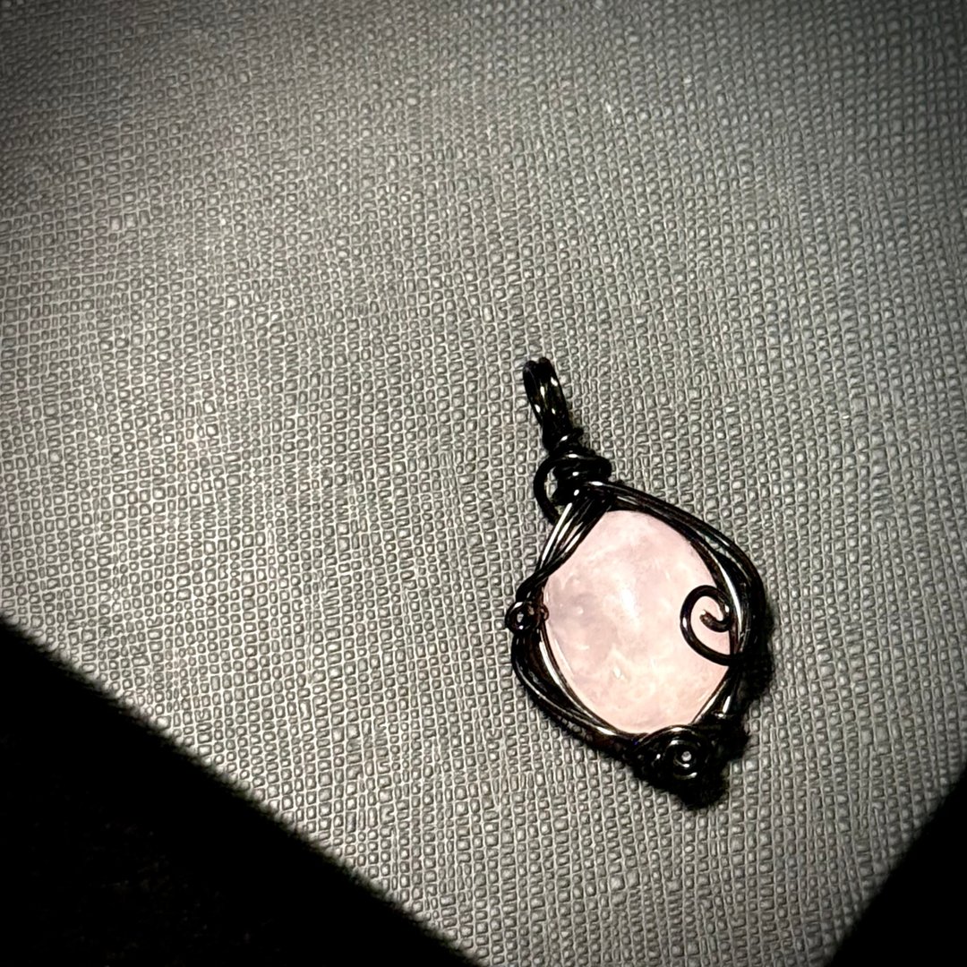 【蔷薇之息】 金属编织 粉晶项链 - 项链 - 水晶 粉红色