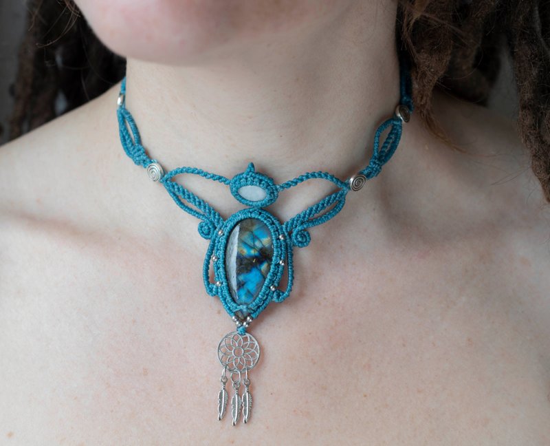 蓝色拉长石捕梦网项链，彩虹月光石编织饰品， - 项链 - 宝石 蓝色