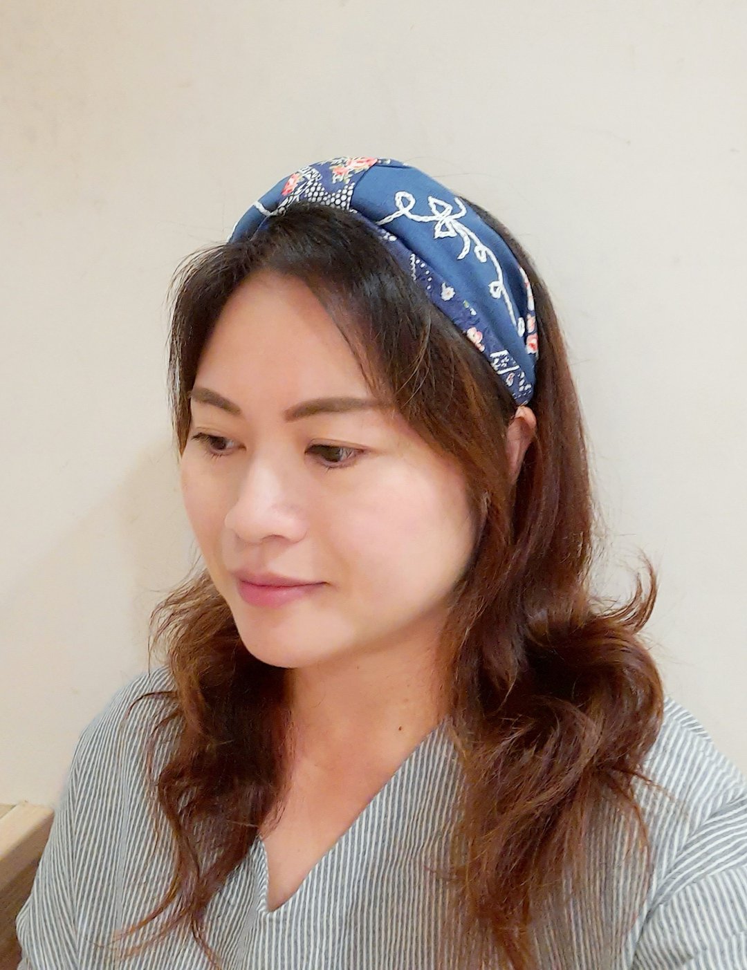 手工刺绣。复古碎花饰链蝴蝶宽发箍/宽发带/法式风情穿搭 - 发带/发箍 - 棉 蓝色