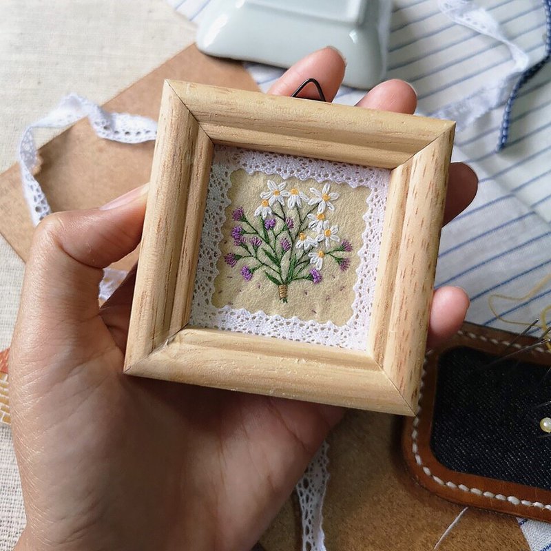 Frame Embroidery : Flowers - 画框/相框 - 绣线 