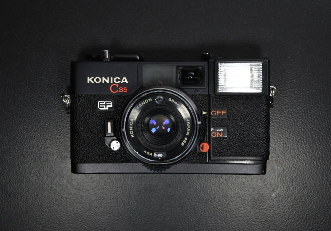 【经典古物】柯尼卡 KONICA C35 EF 38mm f2.8 估焦旁轴 底片相机 - 相机 - 其他材质 