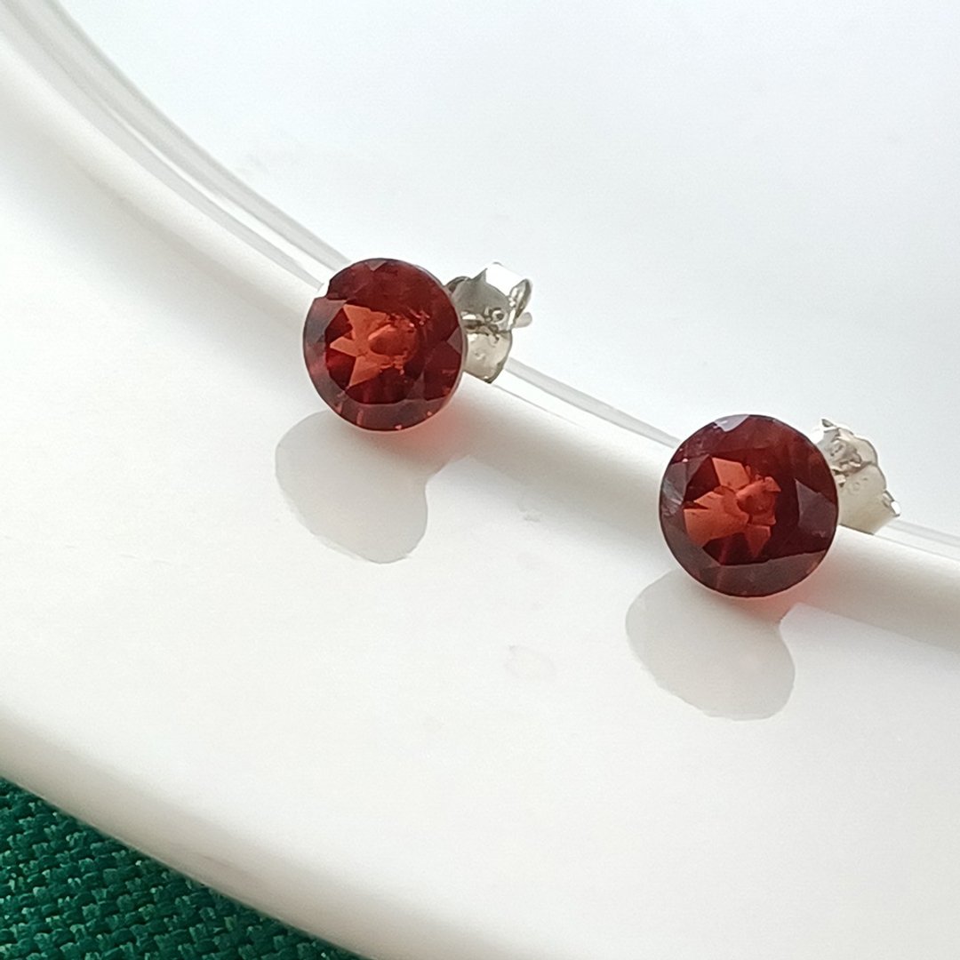 925银 莫桑比克VVS石榴石Garnet 钻石切面圆形耳环 - 耳环/耳夹 - 半宝石 